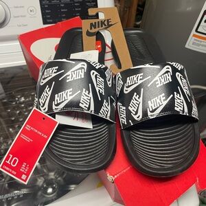 Nike slides size 10
